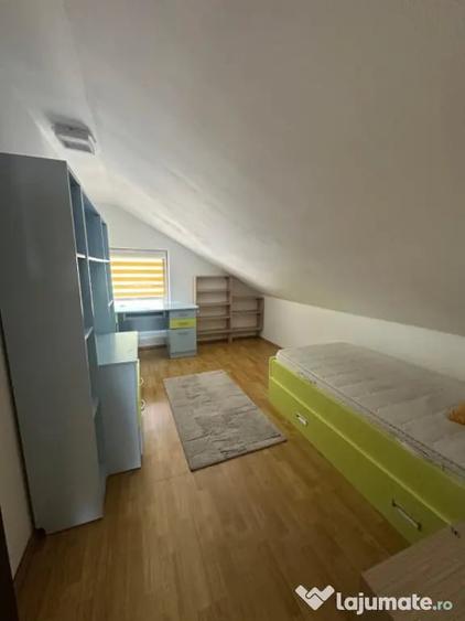 Apartament cu 4 camere semidecomandat în Florești