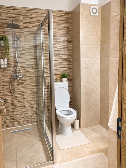 Apartament cu 3 camere semidecomandat, mobilat în Mamaia-Sat