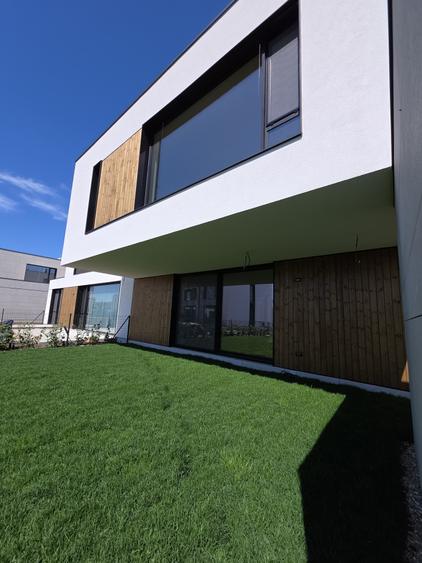 Duplex cu 5 camere cu Canalizare în Tunari