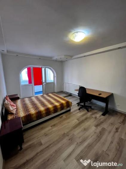 Apartament cu 3 camere decomandat în Lăpuș Argeș