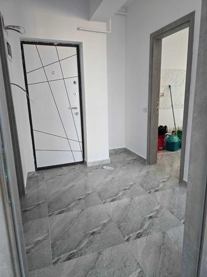 Apartament cu 2 camere decomandat în Roșu