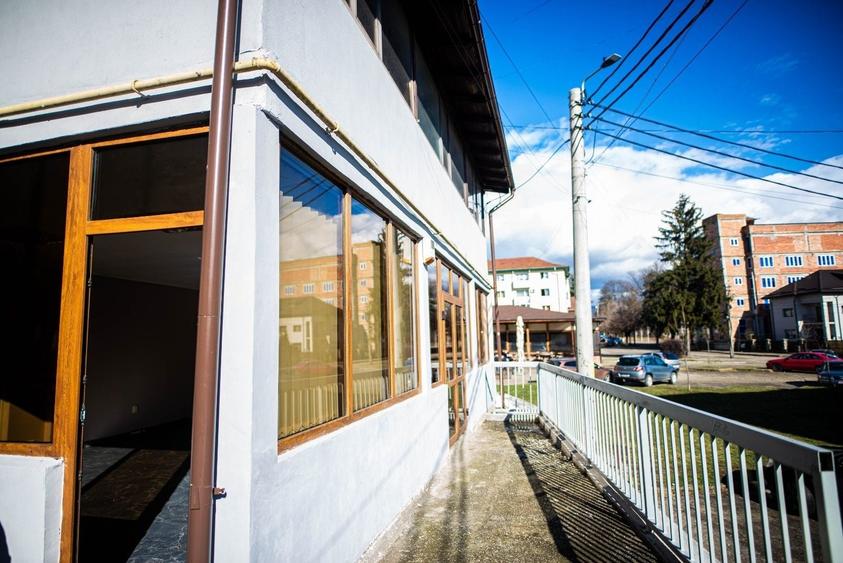 Spațiu comercial, de 120 mp, în Moroeni