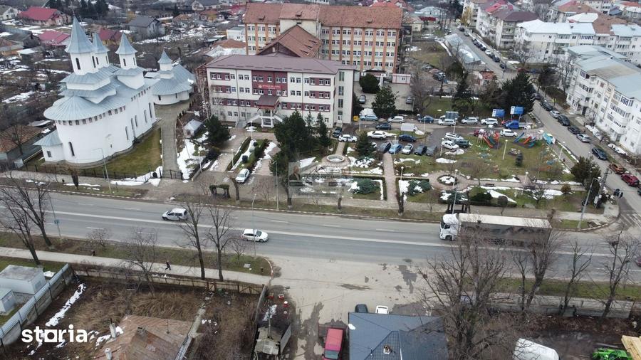 Spațiu comercial, de 650 mp, în Central