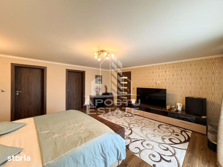 Casă cu 6 camere cu Teren 3500 Mp în Central