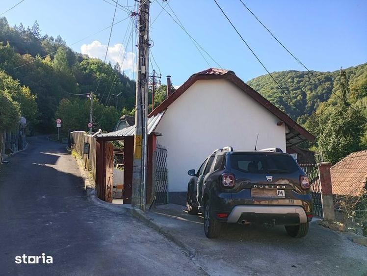 Casă cu 4 camere cu Teren 120 Mp în Schei