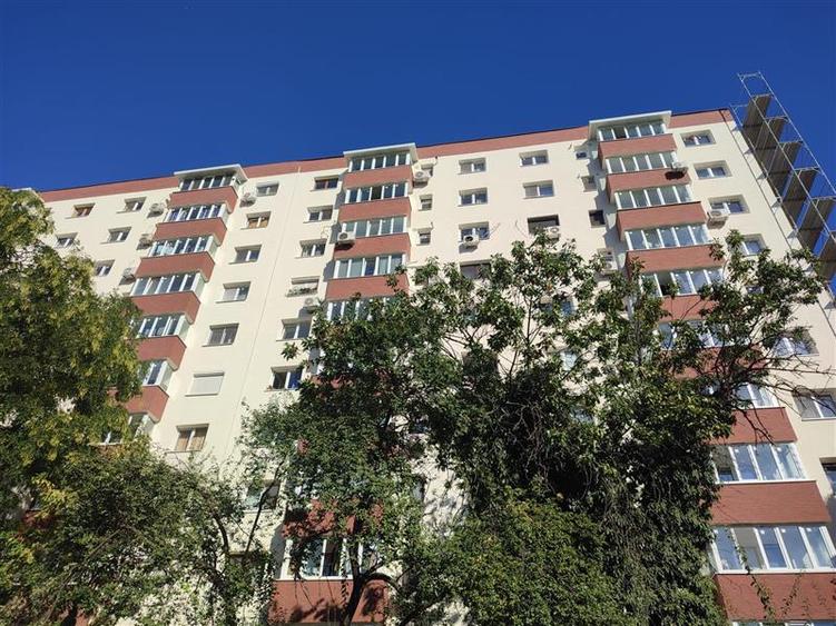 Apartament cu 2 camere decomandat în Teiul Doamnei