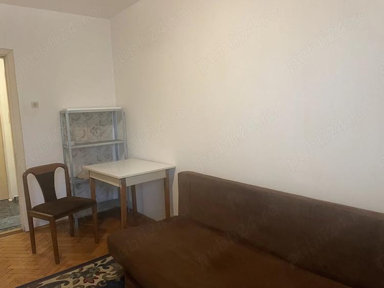 Cosbuc, garsoniera,vis a vis de Carrefour, etaj 1, mobilat clasic, convector, boiler electric,160 eu - 3