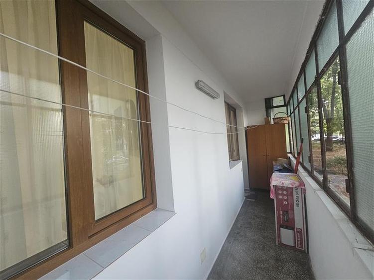 Apartament cu 4 camere semidecomandat în Gorjului