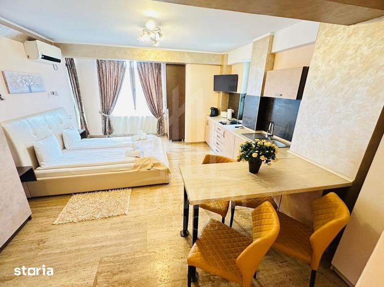 Casă cu 8 camere în Sub Arini