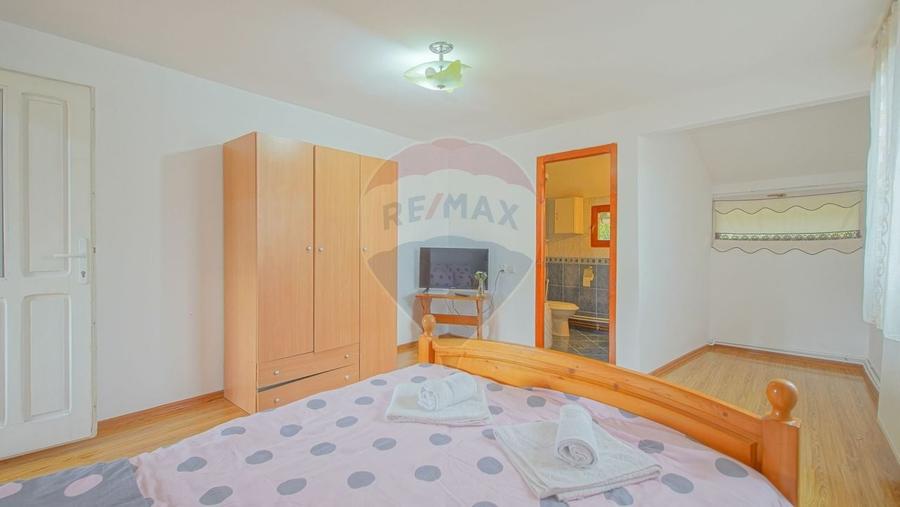 Casă individuală cu 7 camere cu Teren 800 Mp în Purcăreni