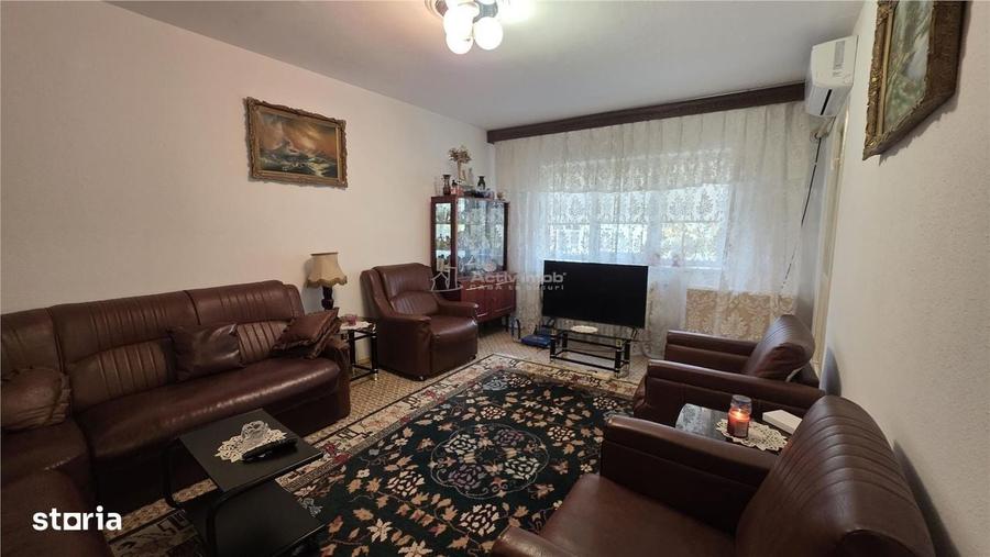 Apartament cu 3 camere decomandat în Valea Rosie