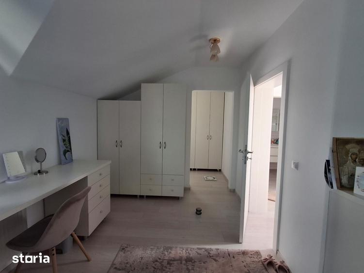 Casă cu 5 camere cu Teren 660 Mp în Bucium