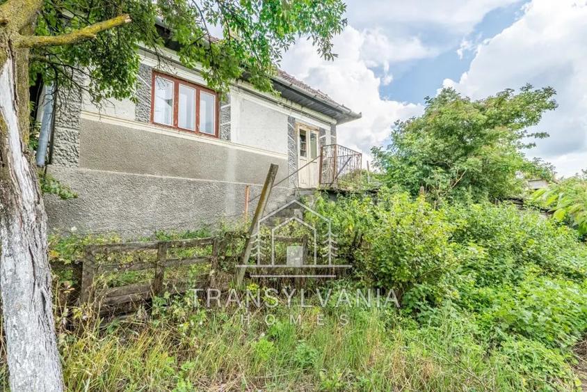 Casă cu 4 camere în Sâmboleni