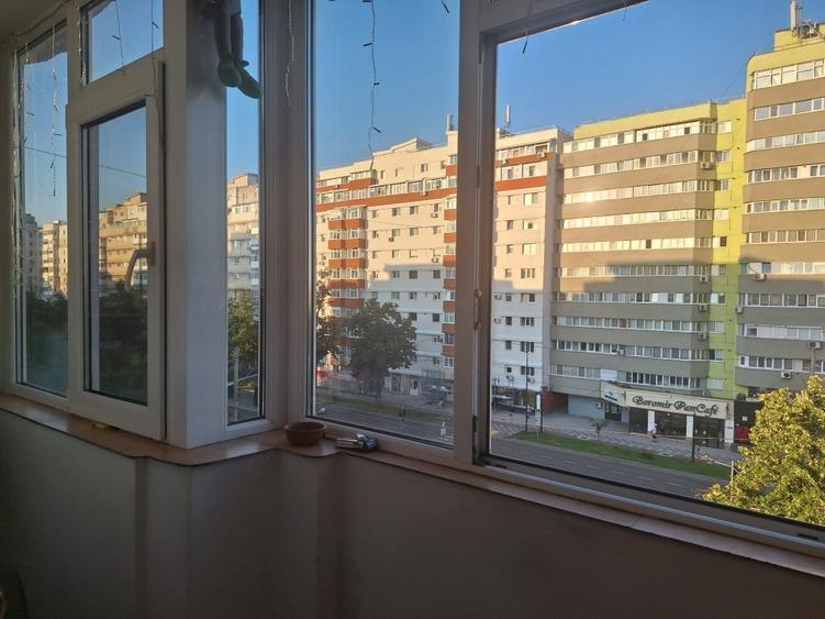 Apartament cu 3 camere decomandat în Micro 3