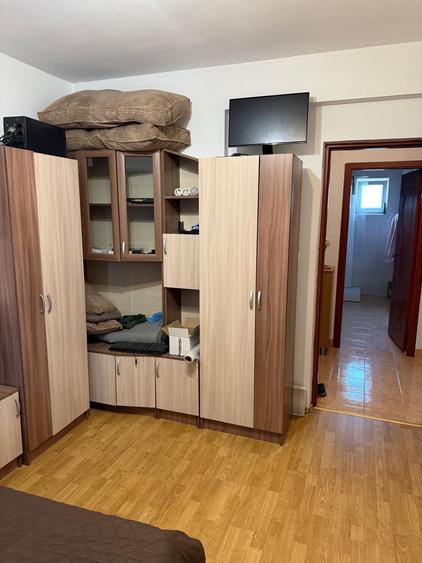 Apartament cu 3 camere decomandat în Florești