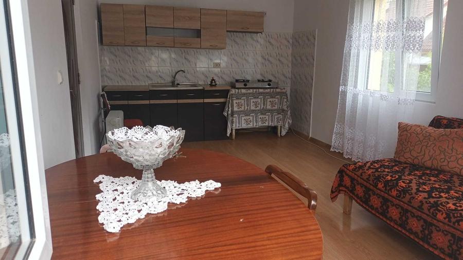 Casă cu 3 camere în Central