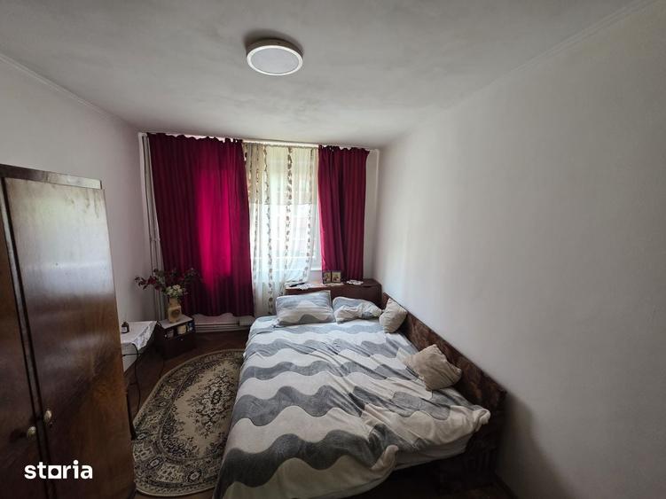 Apartament cu 3 camere decomandat în Vlahuță