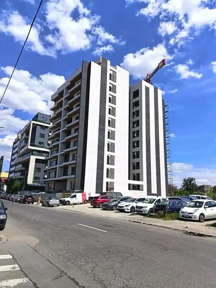 Apartament cu 3 camere semidecomandat în 13 Septembrie