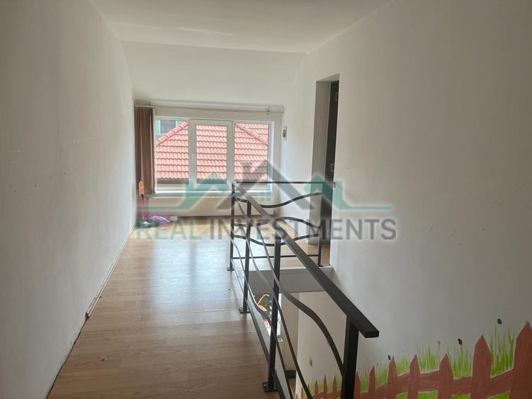 Casă cu 5 camere cu Teren 392 Mp în Intim