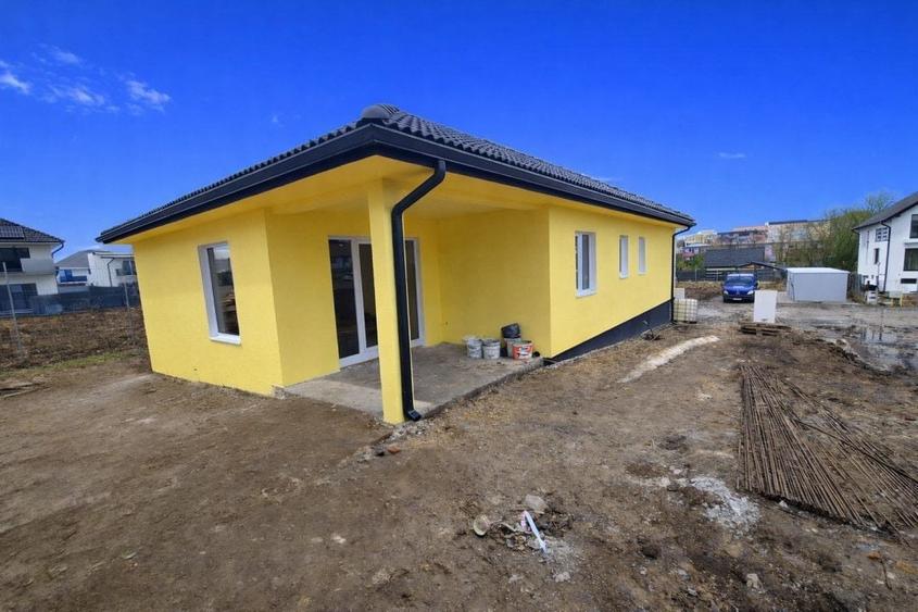 Casă individuală cu 4 camere cu Canalizare în Central