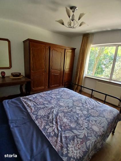 Casă cu 7 camere cu Teren 843 Mp în Central