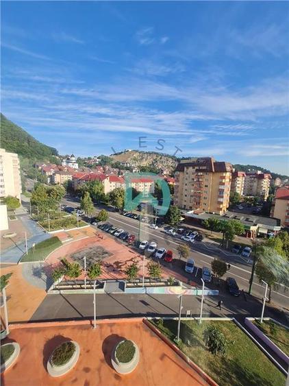 Apartament cu 3 camere decomandat, mobilat în Răcădău