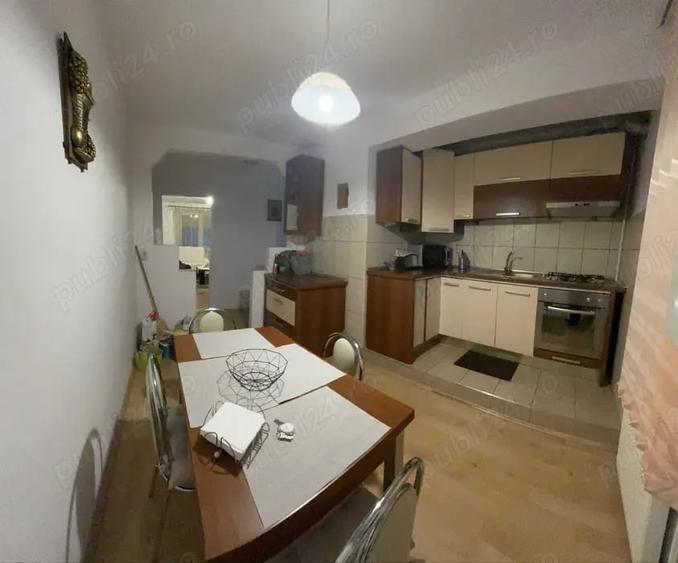 Apartament cu 3 camere decomandat în Central