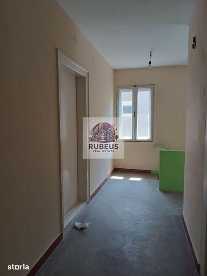 Casă cu 6 camere cu Teren 284 Mp în Central