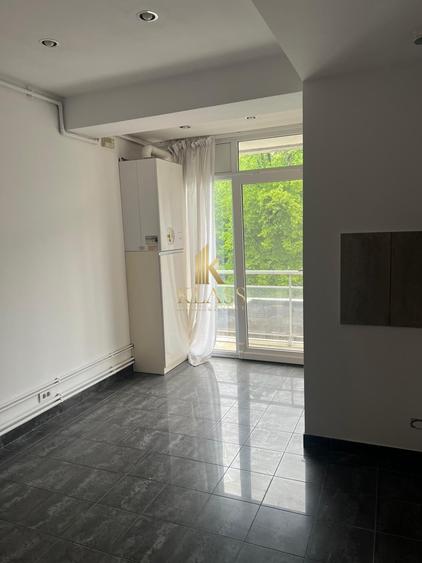 Apartament cu 5 camere decomandat în Primăverii