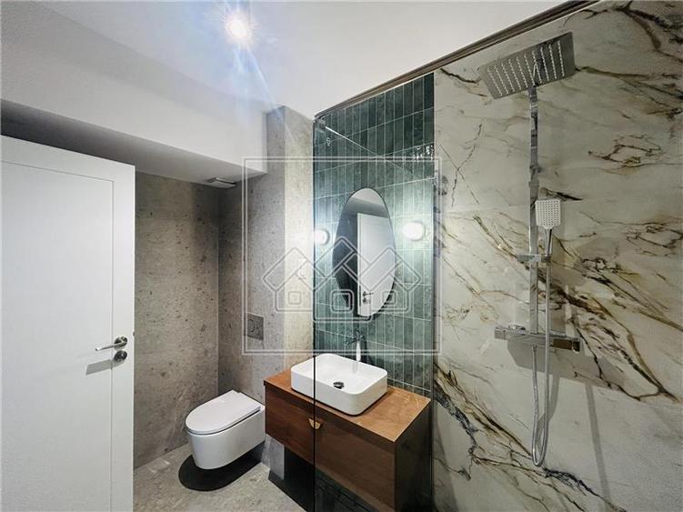 Apartament cu 3 camere decomandat în Exterior Sud
