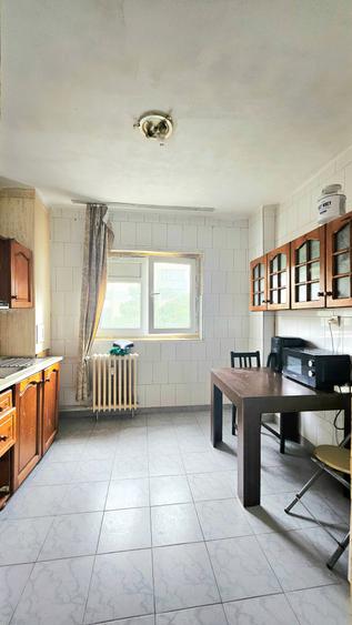 Apartament cu 2 camere semidecomandat în Berceni