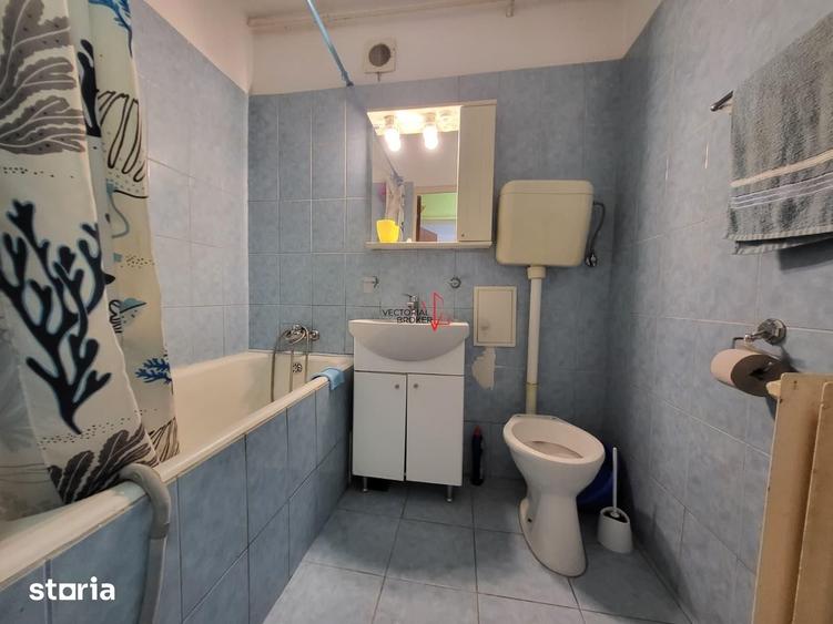 Apartament cu 3 camere decomandat, mobilat în Ozana — fotografia 3