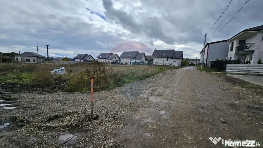 Teren de 720 mp, în Lisaura