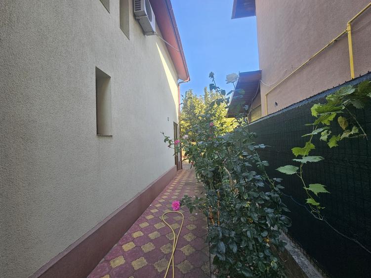 Casă individuală cu 4 camere cu Canalizare în Sud