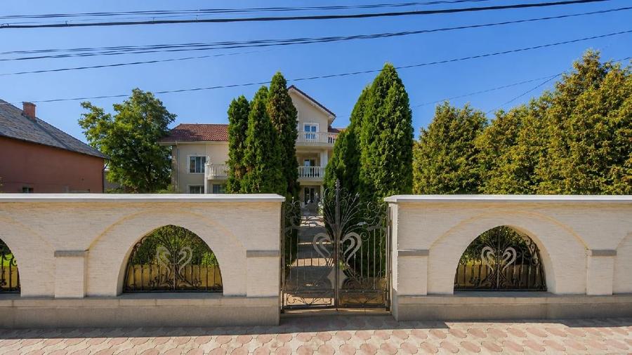 Casă individuală cu 4 camere cu Teren 1241 Mp în Central