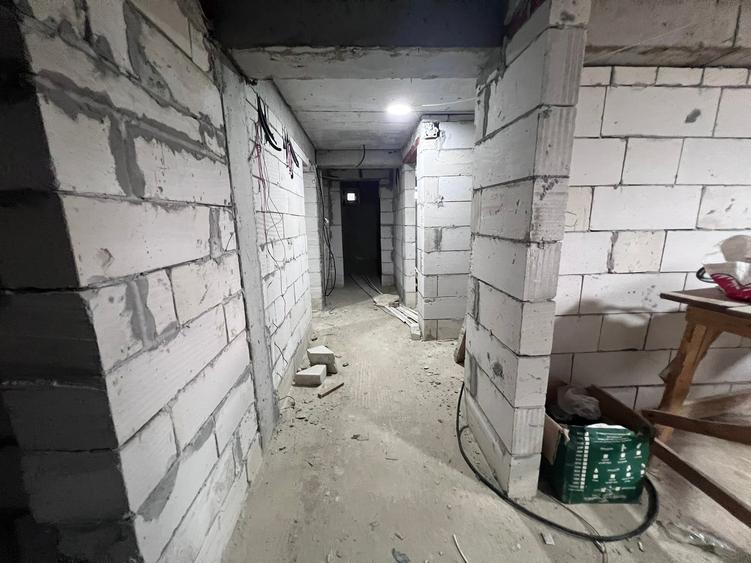 Casă individuală cu 9 camere cu Teren 1160 Mp în 1 Decembrie