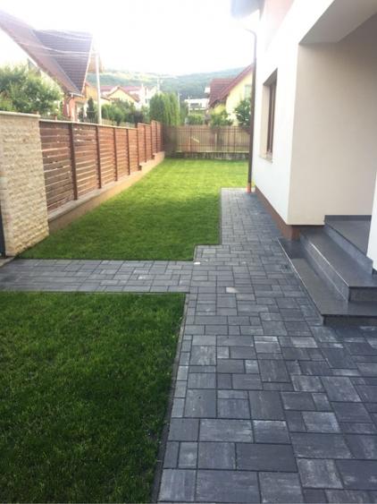 Casă individuală cu 4 camere cu Canalizare în Câmpului