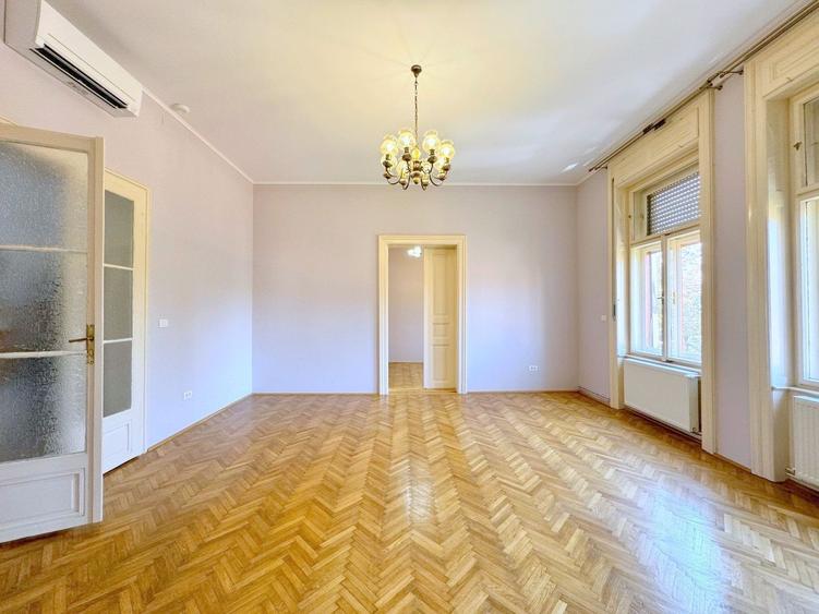 Apartament cu 4 camere semidecomandat în Central