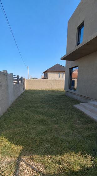 Casă individuală cu 5 camere cu Teren 270 Mp în Exterior Vest