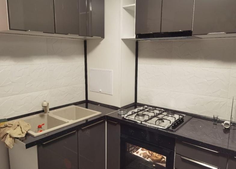 Apartament cu 2 camere decomandat în Podul de Piatră