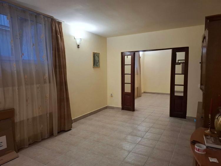 Casă individuală cu 4 camere cu Canalizare în Domenii