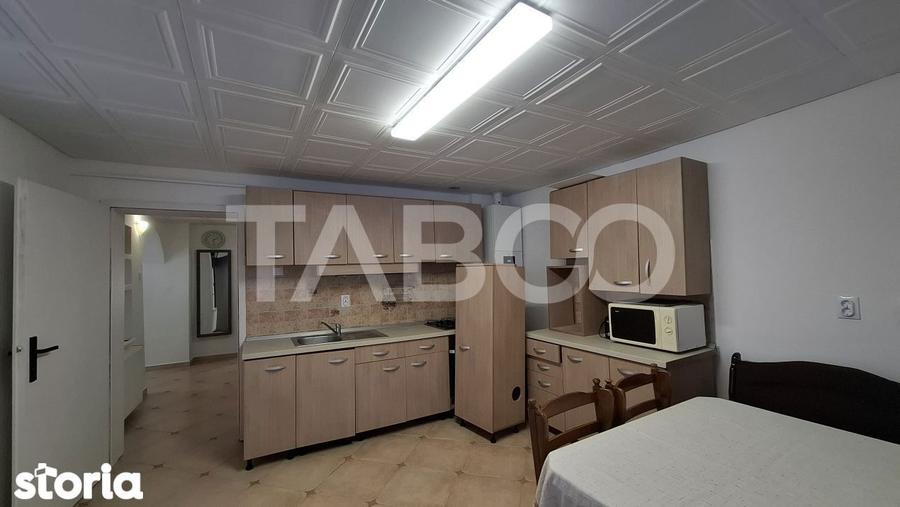 Apartament cu 2 camere decomandat, mobilat în Est