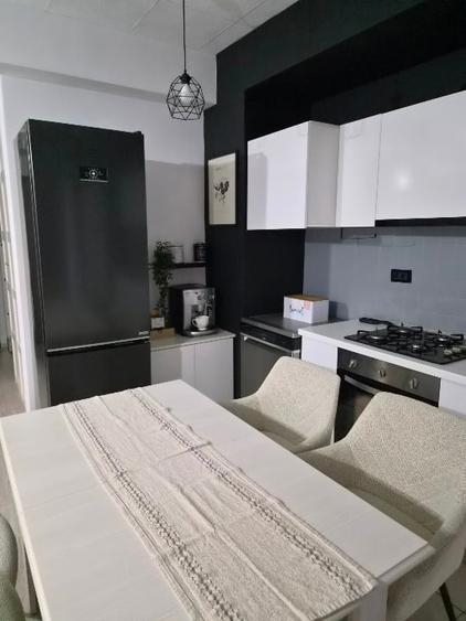 Apartament cu 2 camere semidecomandat, mobilat în Torontalului