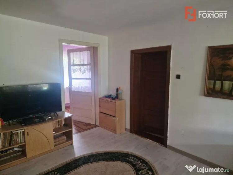 Casă cu 9 camere cu Teren 20 Mp în Moșnița Nouă