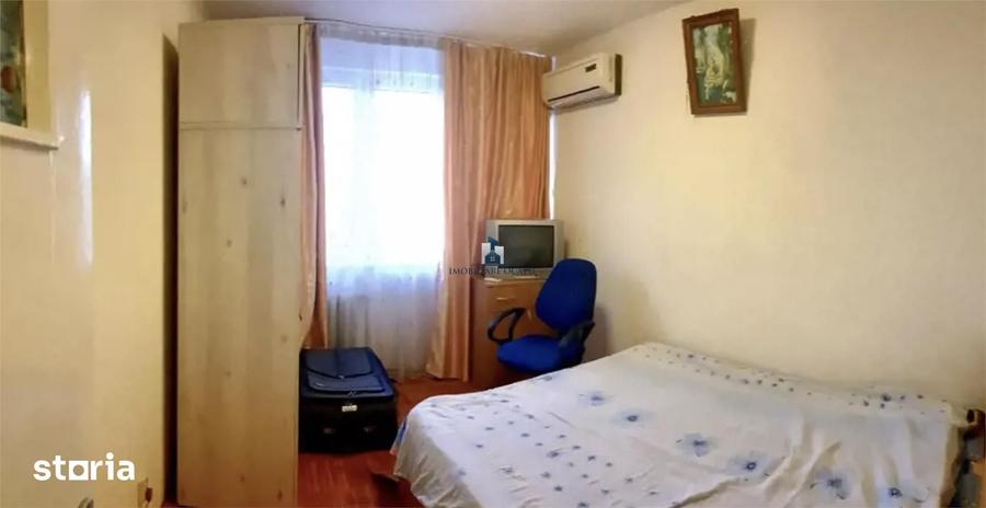 Apartament cu 3 camere semidecomandat în Berceni