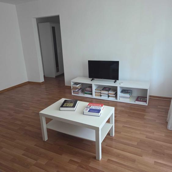 Apartament cu 3 camere semidecomandat în Central