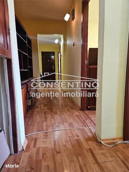 Apartament cu 3 camere decomandat în Patriei