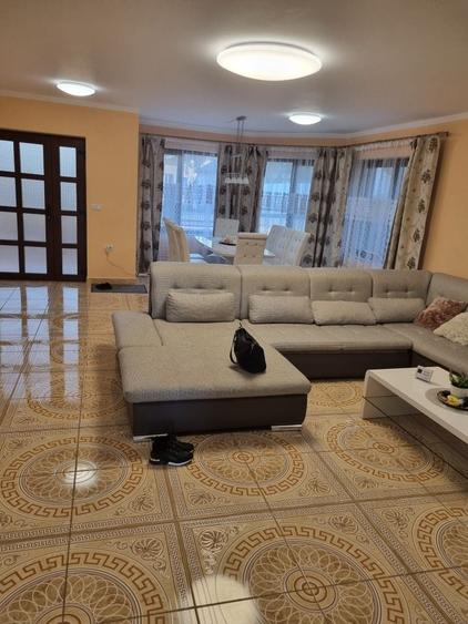 Casă cu 4 camere în Central