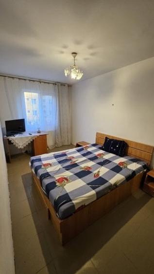 Apartament cu 3 camere semidecomandat în Km 4-5