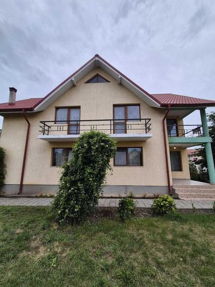 Casă cu 4 camere în Siretu